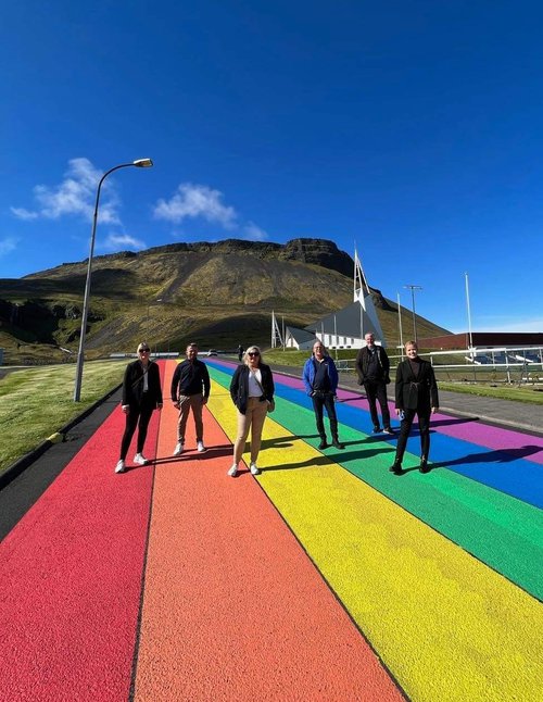 Ráðherra ásamt bæjarfulltrúum í Snæfellsbæ.