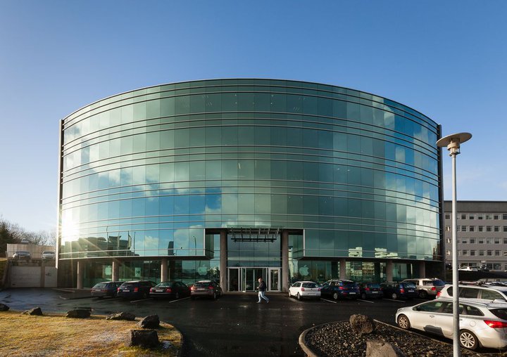 Eignarhlutur erlendra aðila í íslenskum hlutafé íslenskra fyrirtækja jókst lítillega í fyrra.