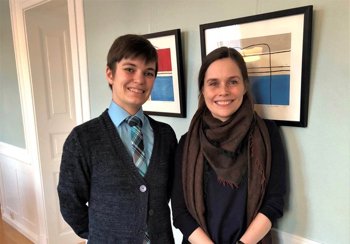 Katrín Jakobsdóttir, forsætisráðherra, ásamt Maríu Helgu Guðmundsdóttur, formanni Samtakanna '78