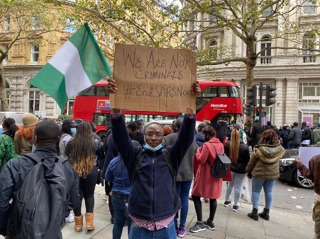Mynd frá Prince Louis Omolayo Adekola sem var viðstaddur mótmælin í London.