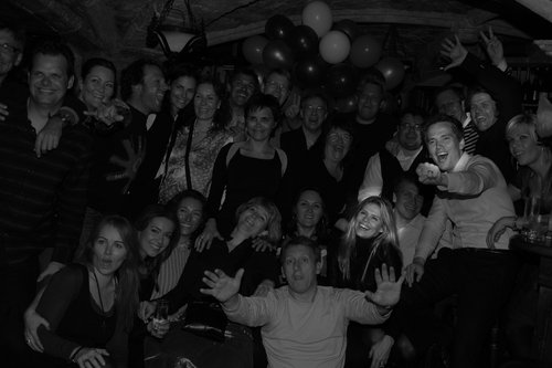 Þorsteinn Ólafsson er á milli Ingibjargar og Jóns Ásgeirs á þessari frægu mynd sem tekin er í óþekktum skíðaskála árið 2006. Á myndinni má sjá marga helstu leikendur í íslensku útrásinni fyrir hrun.