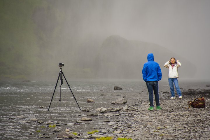Ferðamenn við Skógafoss.