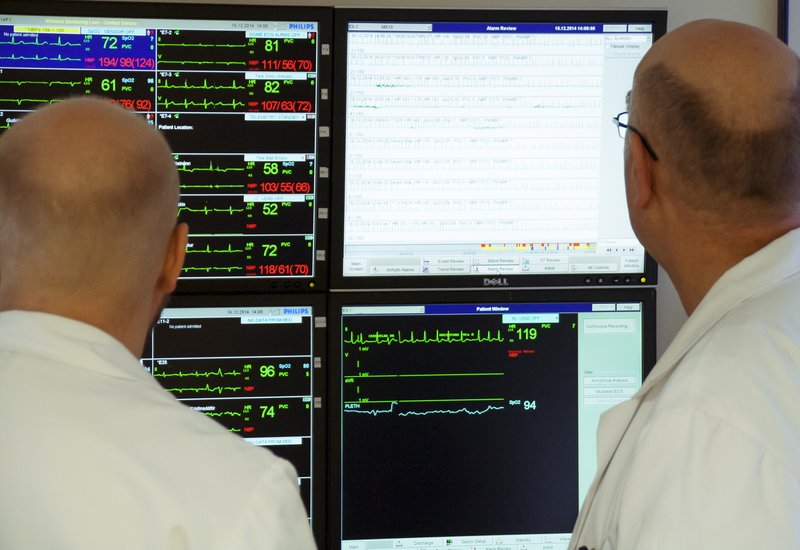 Starfsmenn á Landspítalanum. Forstjórinn hefur áhyggjur af því að sérhæfing gæti skerst með frumvarpinu. 