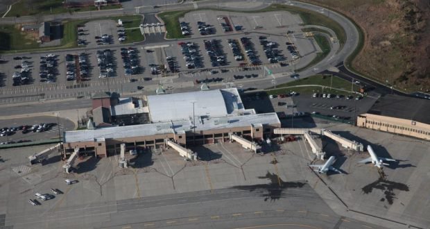 New York Stewart International-flugvöllurinn í New York hét einungis Stewart-flugvöllur fyrir nokkrum árum, er völlurinn fékk samþykki yfirvalda til að setja bæði New York og International inn í nafnið.