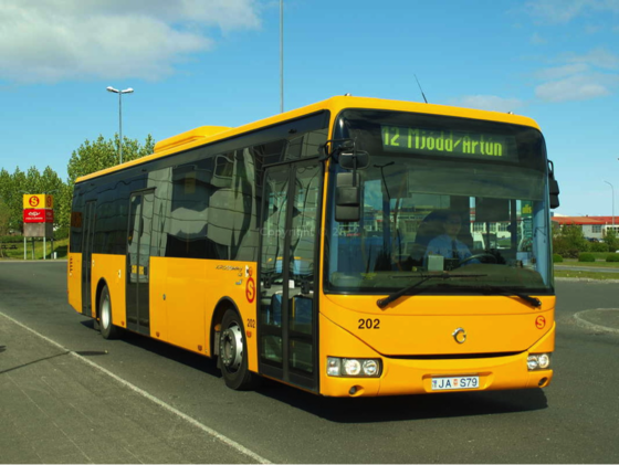 Hagvagnar, sem eru í eigu Gísla, sjá um rekstur á strætisvögnum