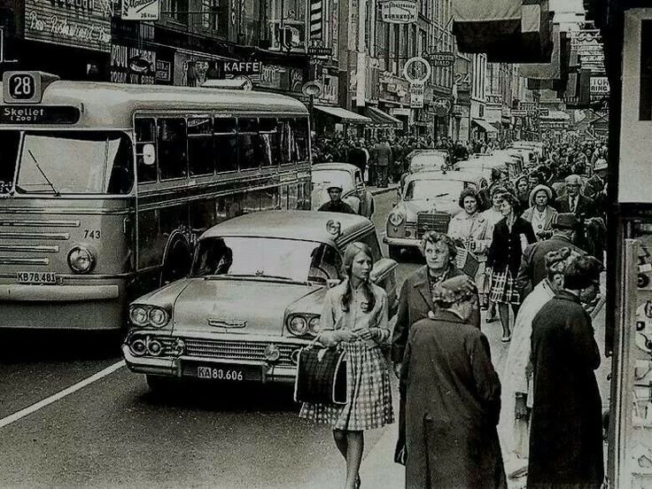 Strikið á 6. áratug síðustu aldar. Ekki orð af íslensku heyrðist fyrir bílaumferð.