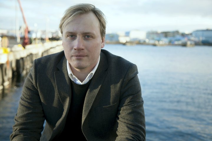 Teitur Björn Einarsson er varaþingmaður Sjálfstæðisflokks, auk þess að starfa sem aðstoðarmaður ríkisstjórnarinnar, þar sem hann fæst m.a. við verkefni á sviði sjálfbærni.