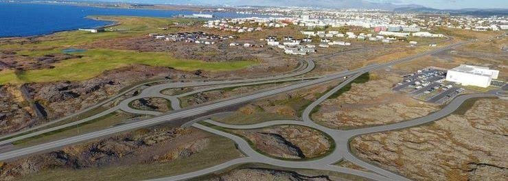 Mislæg gatnamót í Hafnarfirði.