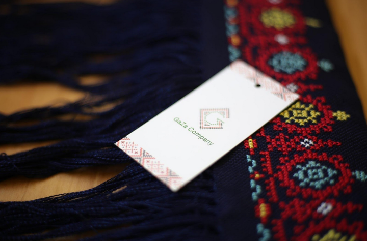 Vörur Gaza Company byggja hvort tveggja á íslenskum og palenstínskum hefðum í saumaskap.