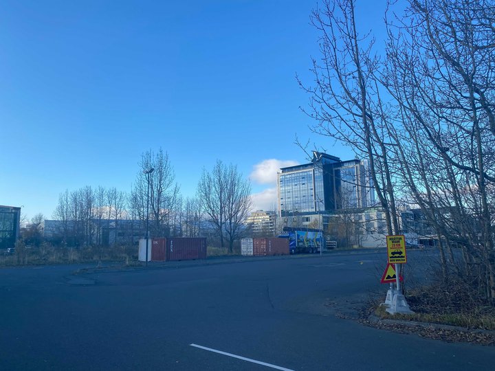 Nýtt deiliskipulag fyrir reitinn í Sigtúni var samþykkt árið 2015. Síðan þá hefur ekkert hreyfst á svæðinu.