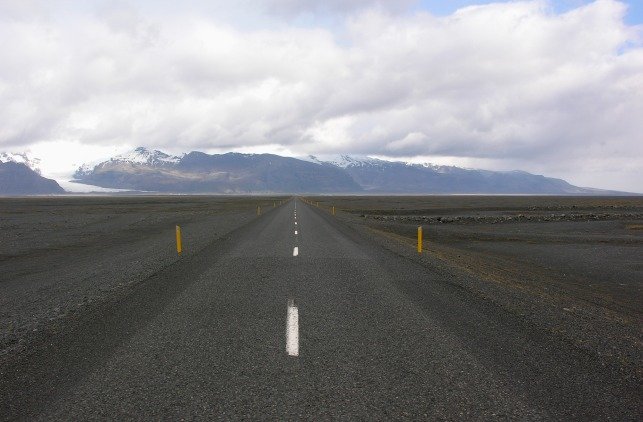 Niðurskurður eftir hrun til vegamála var 90 prósent frá meðaltalinu 2002 til 2007. Á sama tíma hefur notendum vegakerfisins fjölgað gríðarlega með auknum ferðamannafjölda.