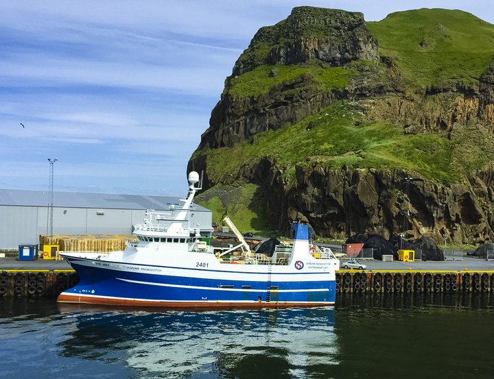 Sjávarútvegurinn hefur bætt við sig störfum á meðan hart hefur verið í ári hjá ferðaþjónustunni.