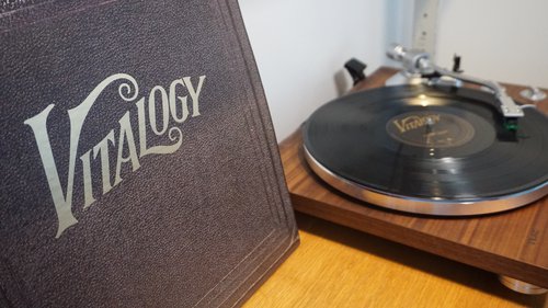 Vitalogy undir nálinni.