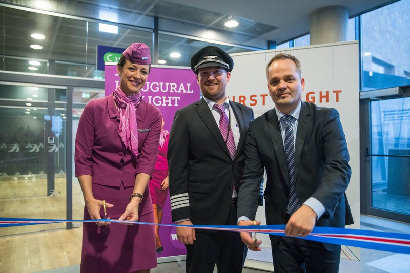 Arnar Már Magnússon, einn stofnanda PLAY, er hér fyrir miðju, en hann var flugstjóri hjá WOW air.