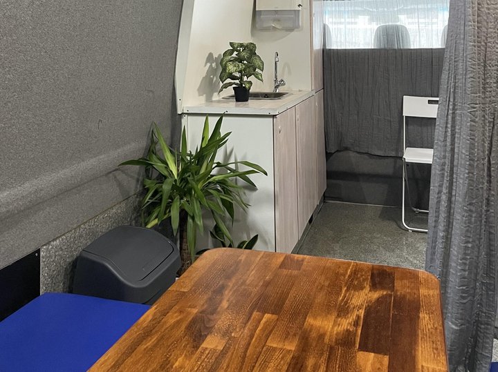 Ylja er fyrsta færanlega neyslurýmið á Íslandi þar sem fólki, 18 ára og eldra, býðst að sprauta sig með vímuefnum í æð í öruggu umhverfi.